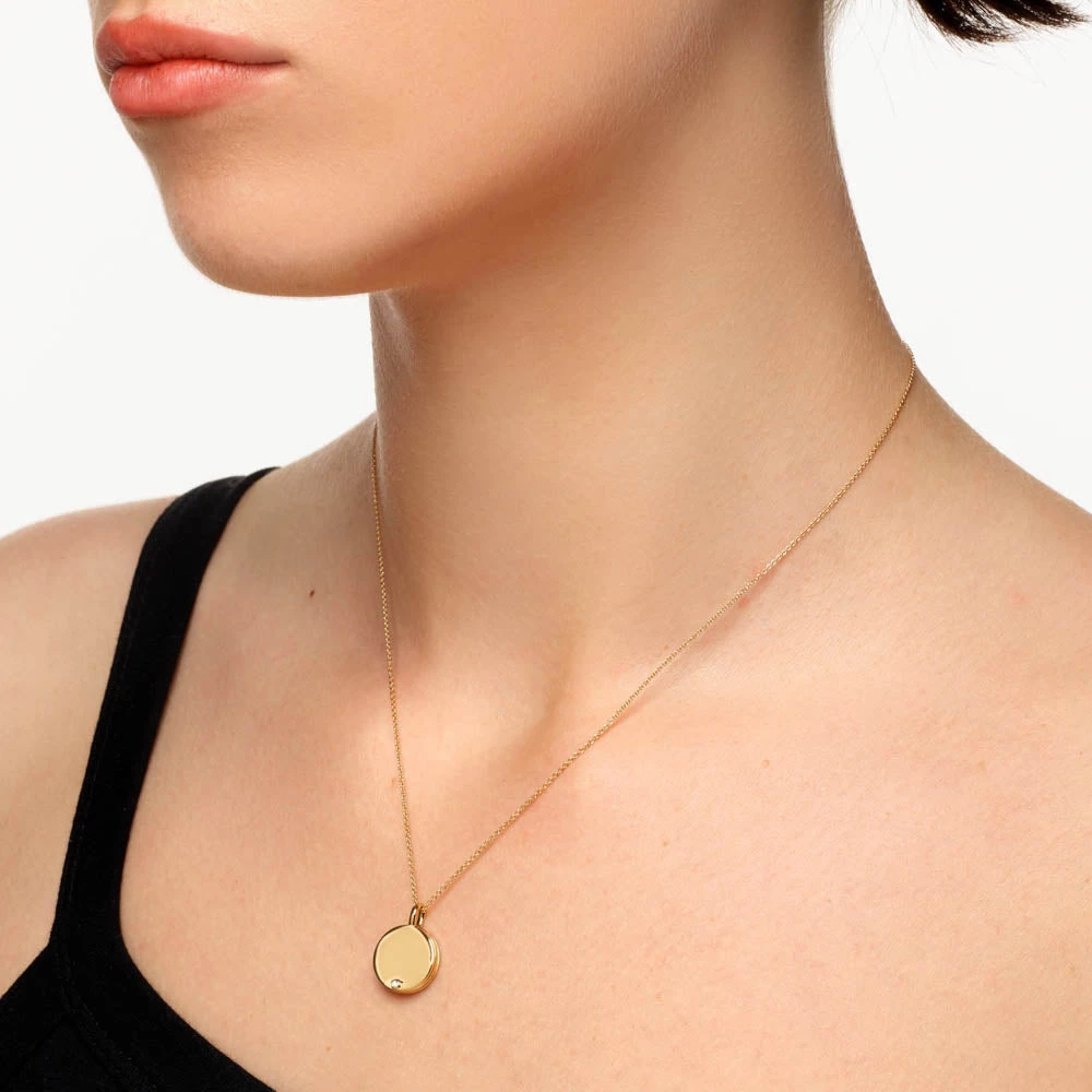 Engravable Circle Flip Locket Necklace In Gold 4 Engravable Circle Flip Locket Necklace In Gold - Image 4