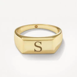 Engravable Rectangle Signet Pinky Ring In Gold