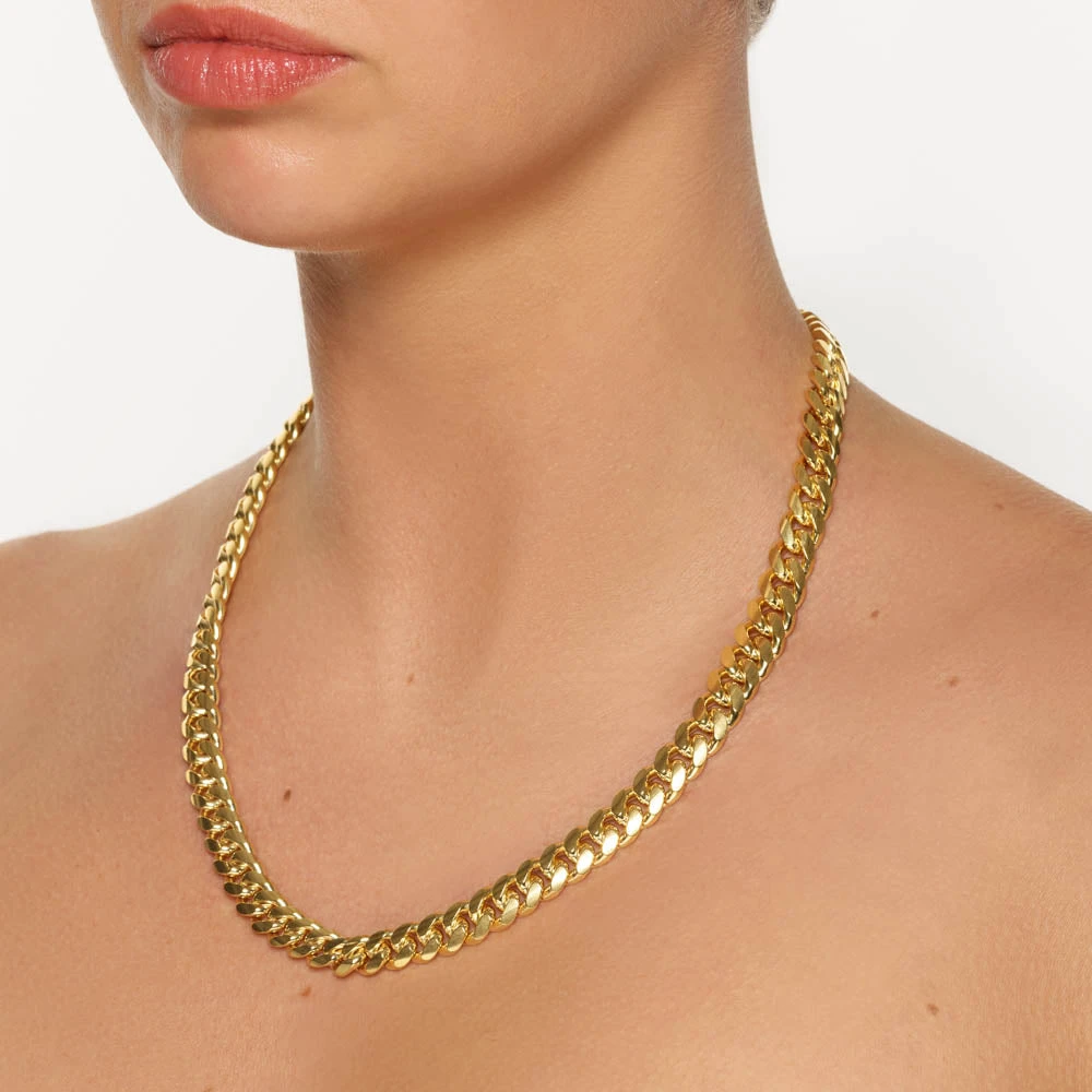 Heavy Flat Curb Chain In Gold 4 Heavy Flat Curb Chain In Gold - Image 4