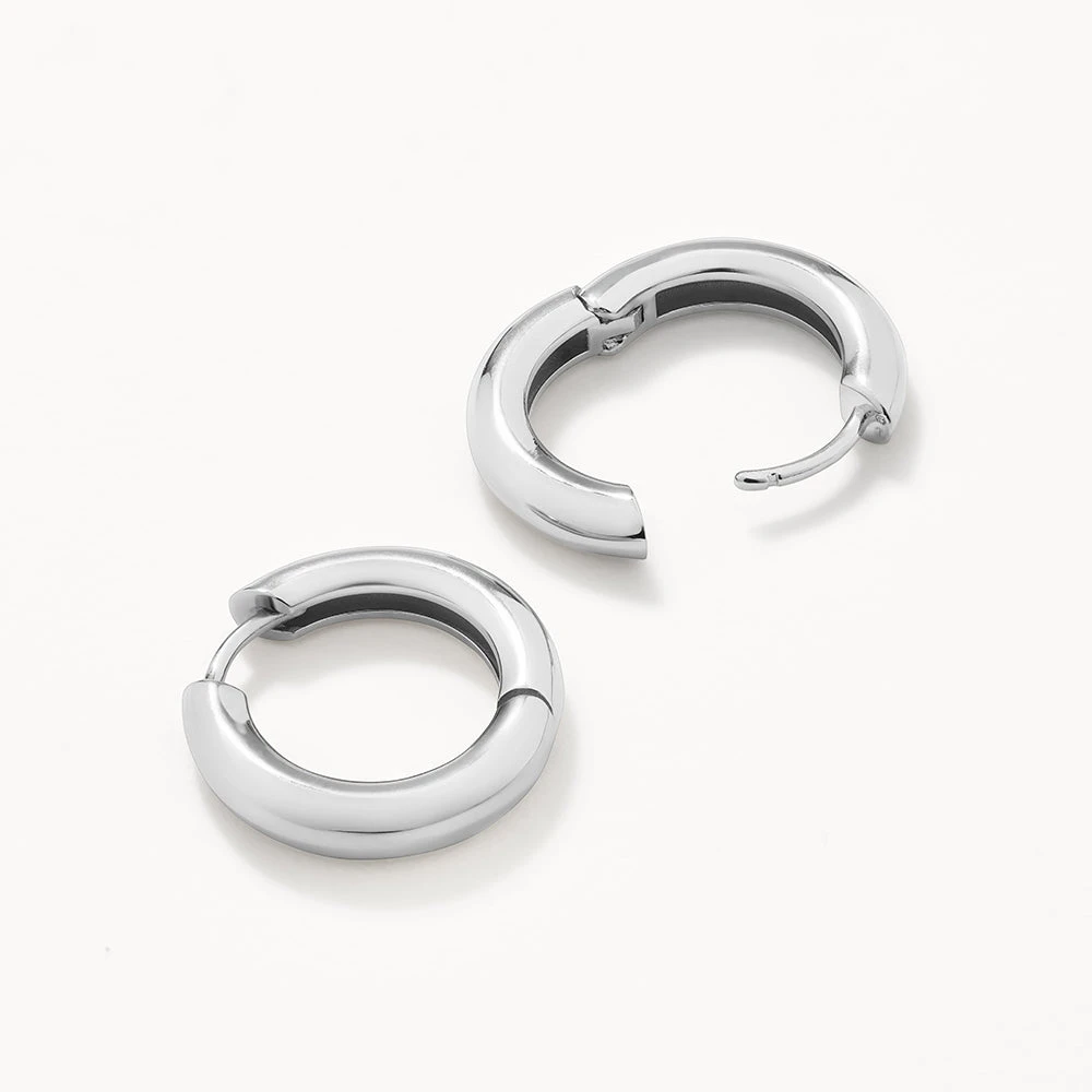 Midi Curve Hoop Earrings In Silver 8 Midi Curve Hoop Earrings In Silver - Image 8