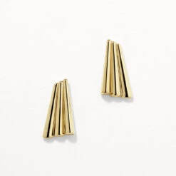 Ribbed Fan Stud Earrings In Gold